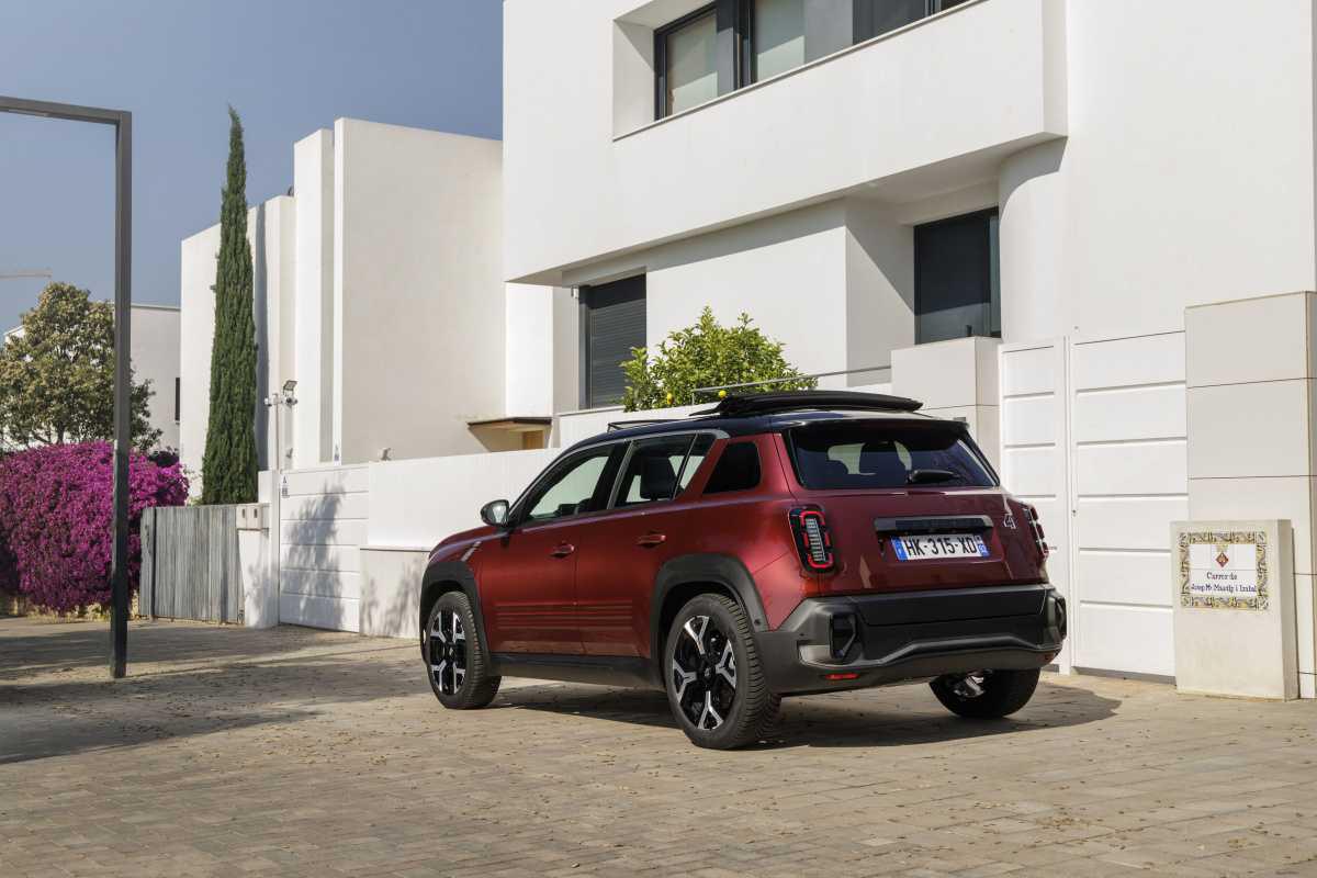 RENAULT 4 E-TECH ELÉCTRICO “PLEIN SUD®": UNA VERSIÓN DISEÑADA PARA DISFRUTAR AL MÁXIMO