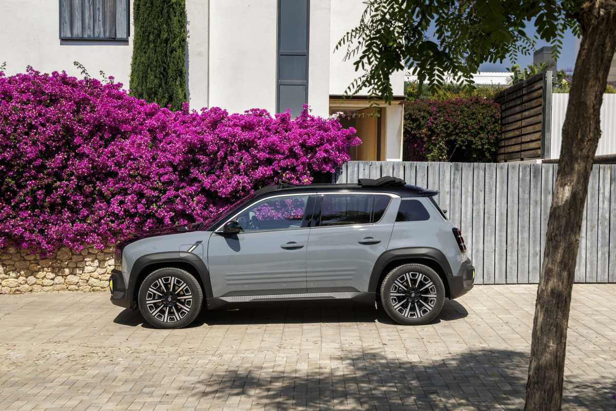 RENAULT 4 E-TECH ELÉCTRICO “PLEIN SUD®": UNA VERSIÓN DISEÑADA PARA DISFRUTAR AL MÁXIMO