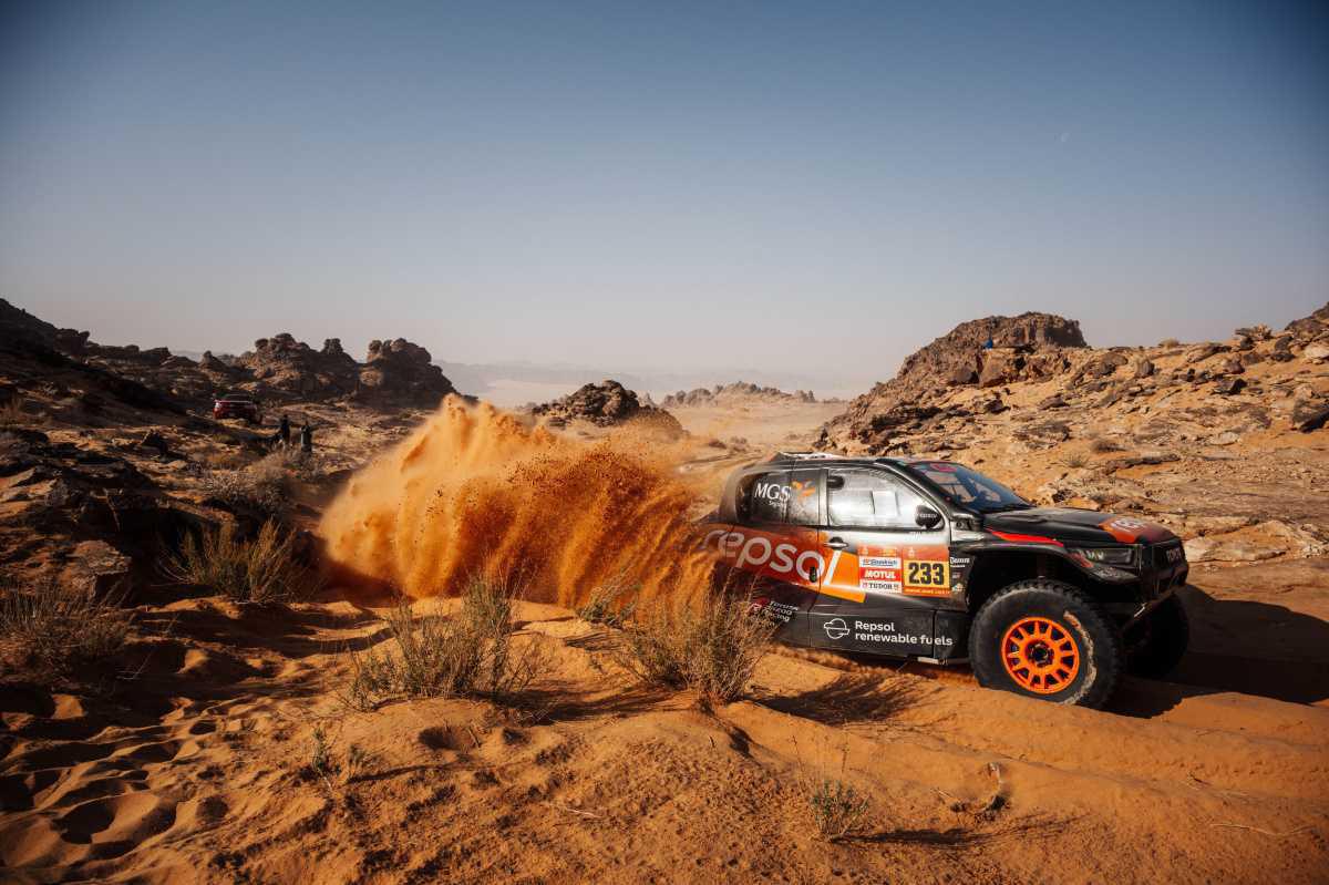 ISIDRE ESTEVE Y EL REPSOL TOYOTA RALLY TEAM CON LA DKR GR HILUX ARRANCAN SU AVENTURA DAKARIANA 2027