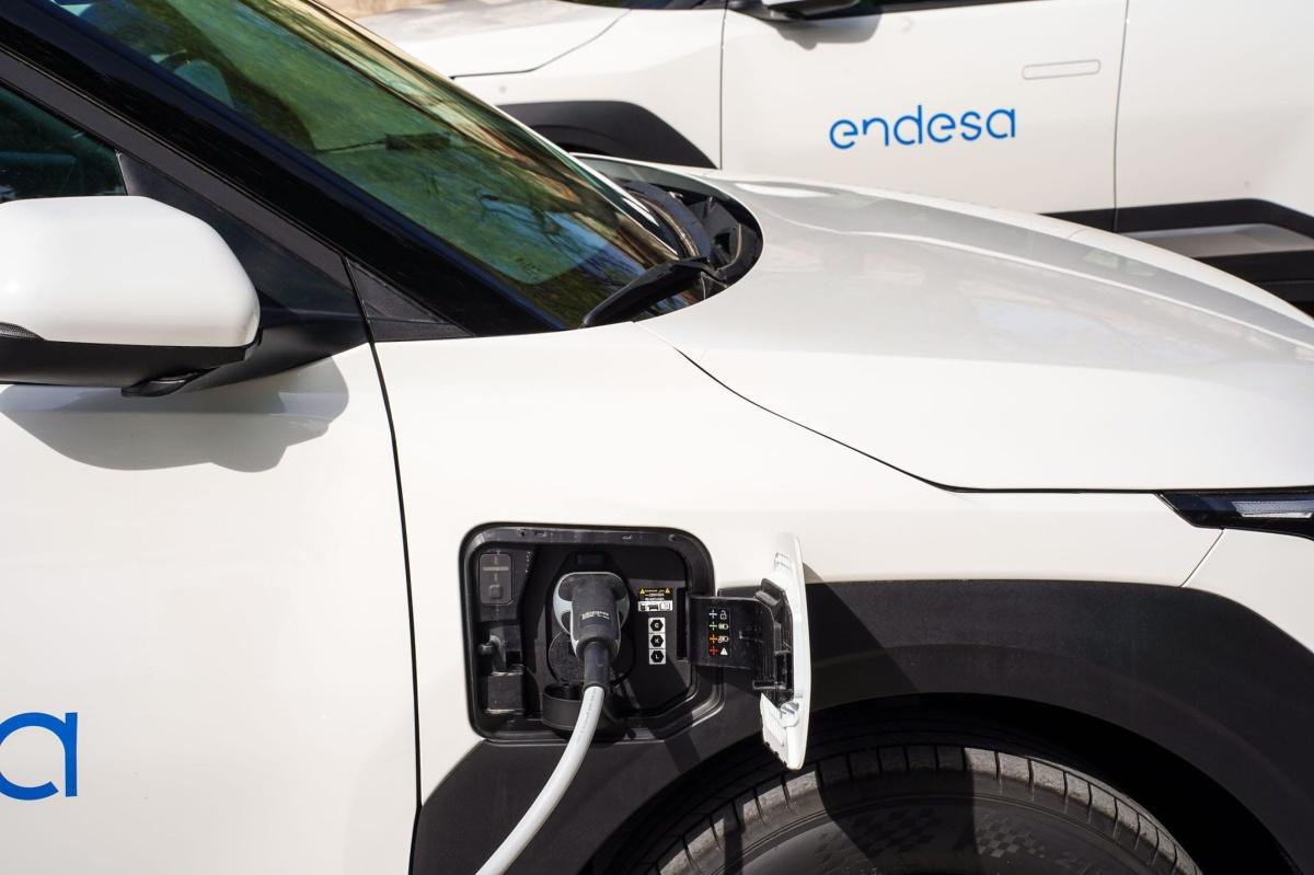 KIA VUELVE A SER ELEGIDA POR ENDESA PARA AVANZAR EN LA ELECTRIFICACIÓN DE SU FLOTA CORPORATIVA KIA VUELVE A SER ELEGIDA POR ENDESA PARA AVANZAR EN LA ELECTRIFICACIÓN DE SU FLOTA CORPORATIVA
