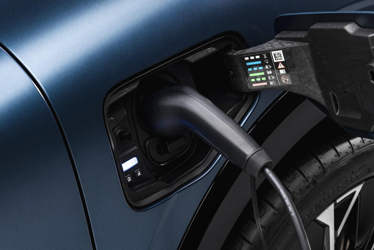 NUEVO RENAULT MEGANE E-TECH ELÉCTRICO: MÁS CARÁCTER, DINAMISMO Y TECNOLOGÍA NUEVO RENAULT MEGANE E-TECH ELÉCTRICO: MÁS CARÁCTER, DINAMISMO Y TECNOLOGÍA