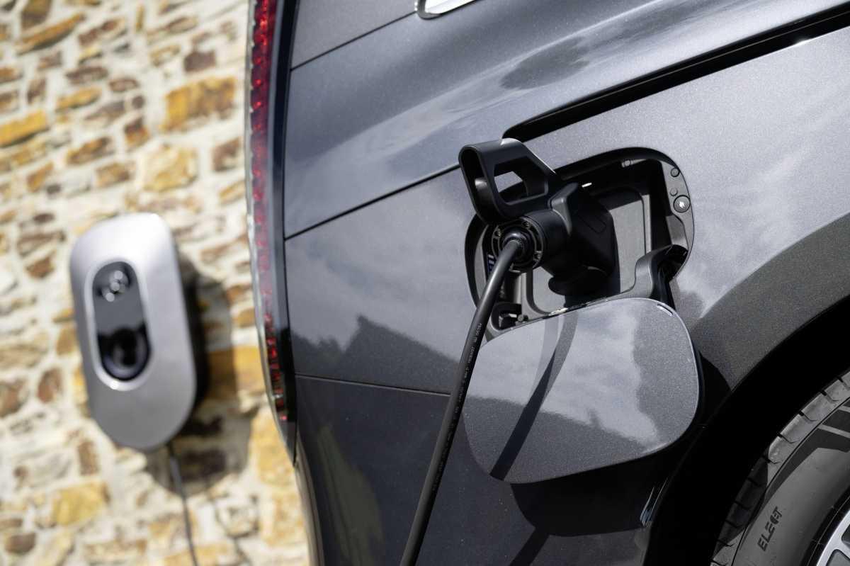 EL NUEVO MERCEDES-BENZ VLE ELÉCTRICO: COMBINA LA COMODIDAD Y EL COMPORTAMIENTO DE UNA BERLINA CON LA VERSATILIDAD DE UN MONOVOLUMEN EL NUEVO MERCEDES-BENZ VLE ELÉCTRICO: COMBINA LA COMODIDAD Y EL COMPORTAMIENTO DE UNA BERLINA CON LA VERSATILIDAD DE UN MONOVOLUMEN