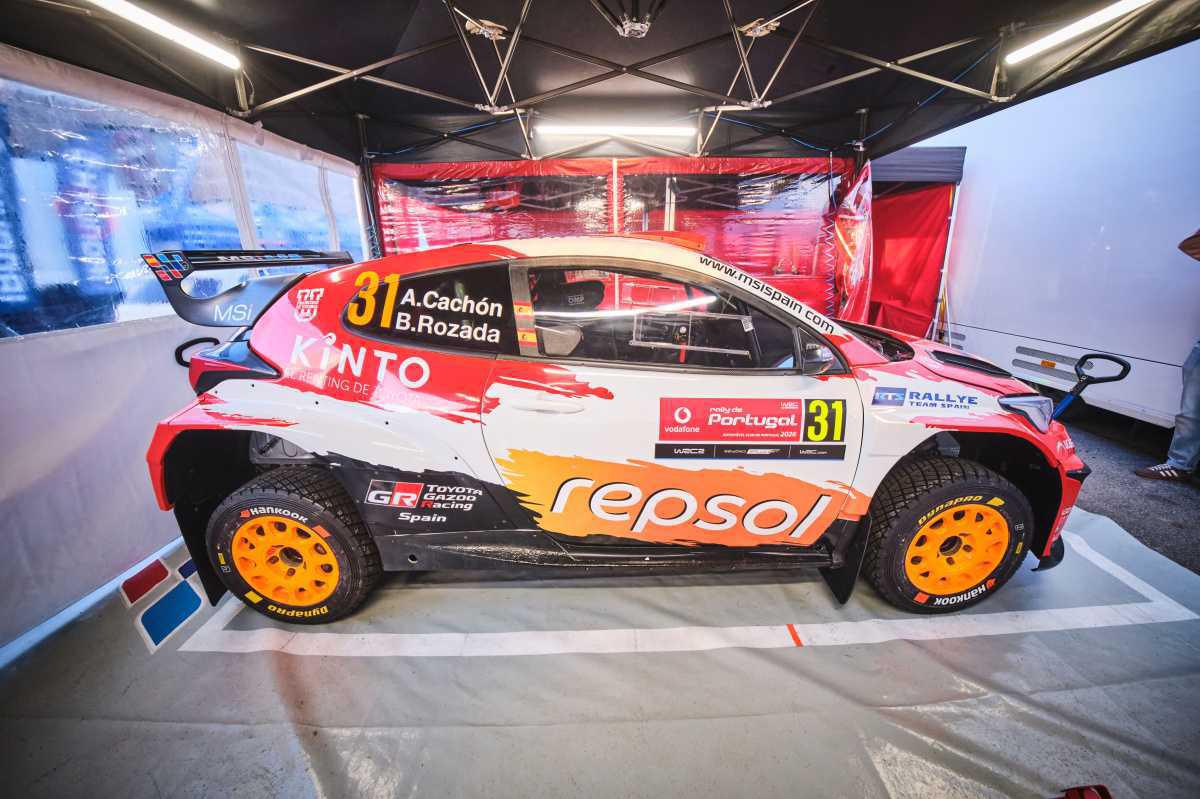 ALEJANDRO CACHÓN Y BORJA ROZADA VUELVEN A LA ACCIÓN SOBRE TIERRA PARA DESAFIAR AL RALLY ACRÓPOLIS DE GRECIA