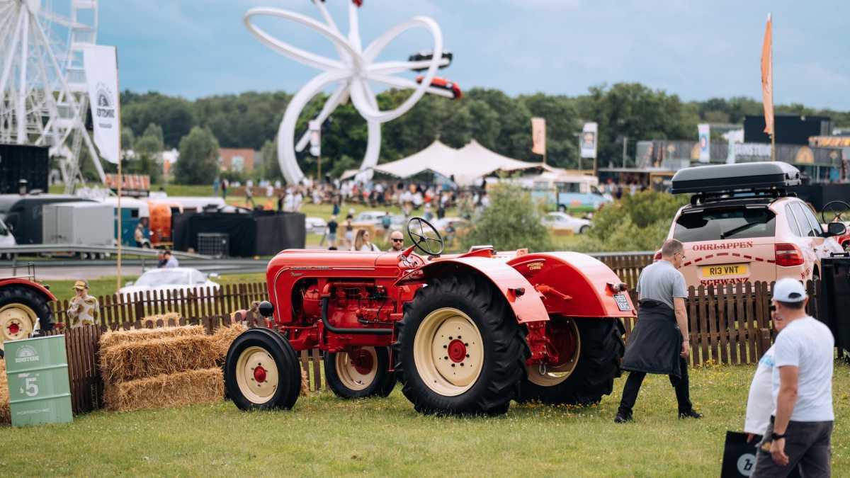 PORSCHE CELEBRA SUS 75 AÑOS EN EL REINO UNIDO