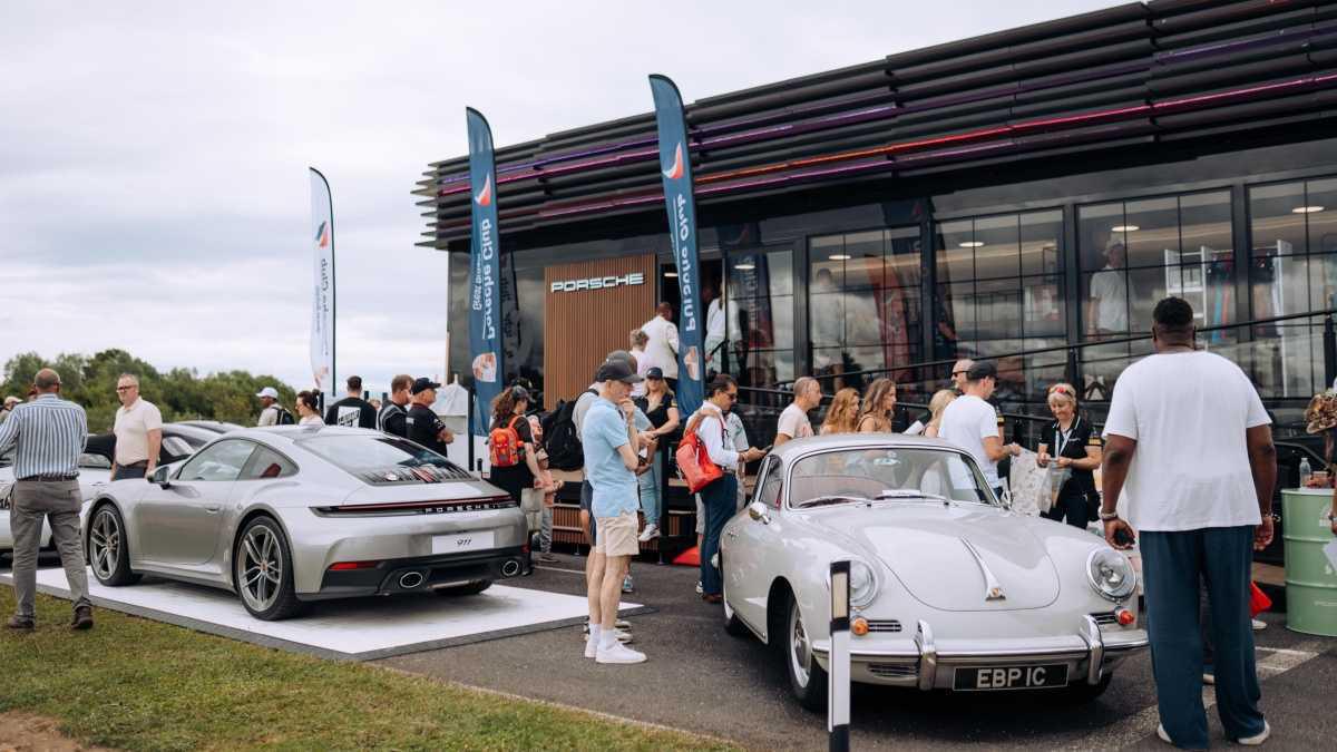 PORSCHE CELEBRA SUS 75 AÑOS EN EL REINO UNIDO PORSCHE CELEBRA SUS 75 AÑOS EN EL REINO UNIDO