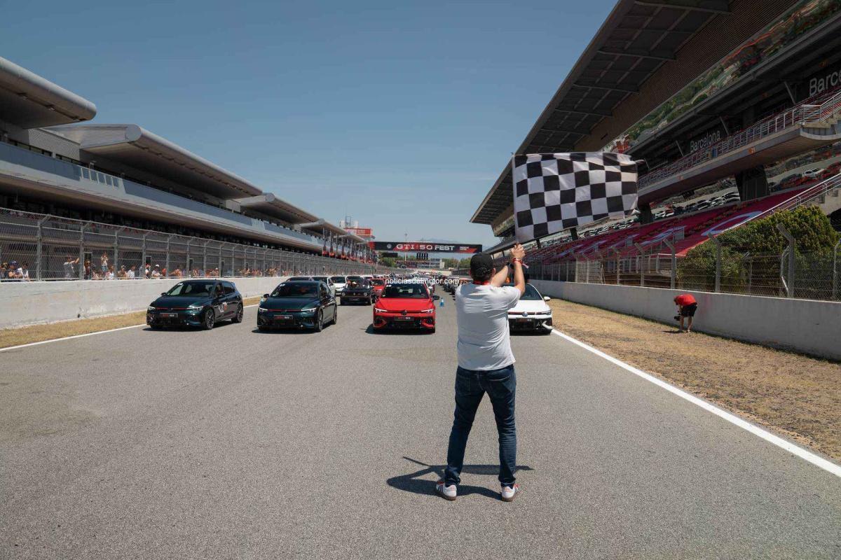 VOLKSWAGEN REÚNE A MÁS DE 1.500 GOLF GTI DE TODAS LAS GENERACIONES Y 4.000 AFICIONADOS EN EL GTI 50 FEST VOLKSWAGEN REÚNE A MÁS DE 1.500 GOLF GTI DE TODAS LAS GENERACIONES Y 4.000 AFICIONADOS EN EL GTI 50 FEST