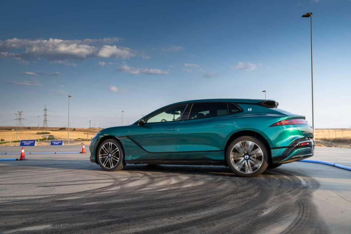 DENZA, LA MARCA PREMIUM DE BYD, SE PRESENTA OFICIALMENTE EN ESPAÑA JUNTO A LA TECNOLOGÍA DE CARGA ULTRARRÁPIDA FLASH CHARGING DENZA, LA MARCA PREMIUM DE BYD, SE PRESENTA OFICIALMENTE EN ESPAÑA JUNTO A LA TECNOLOGÍA DE CARGA ULTRARRÁPIDA FLASH CHARGING