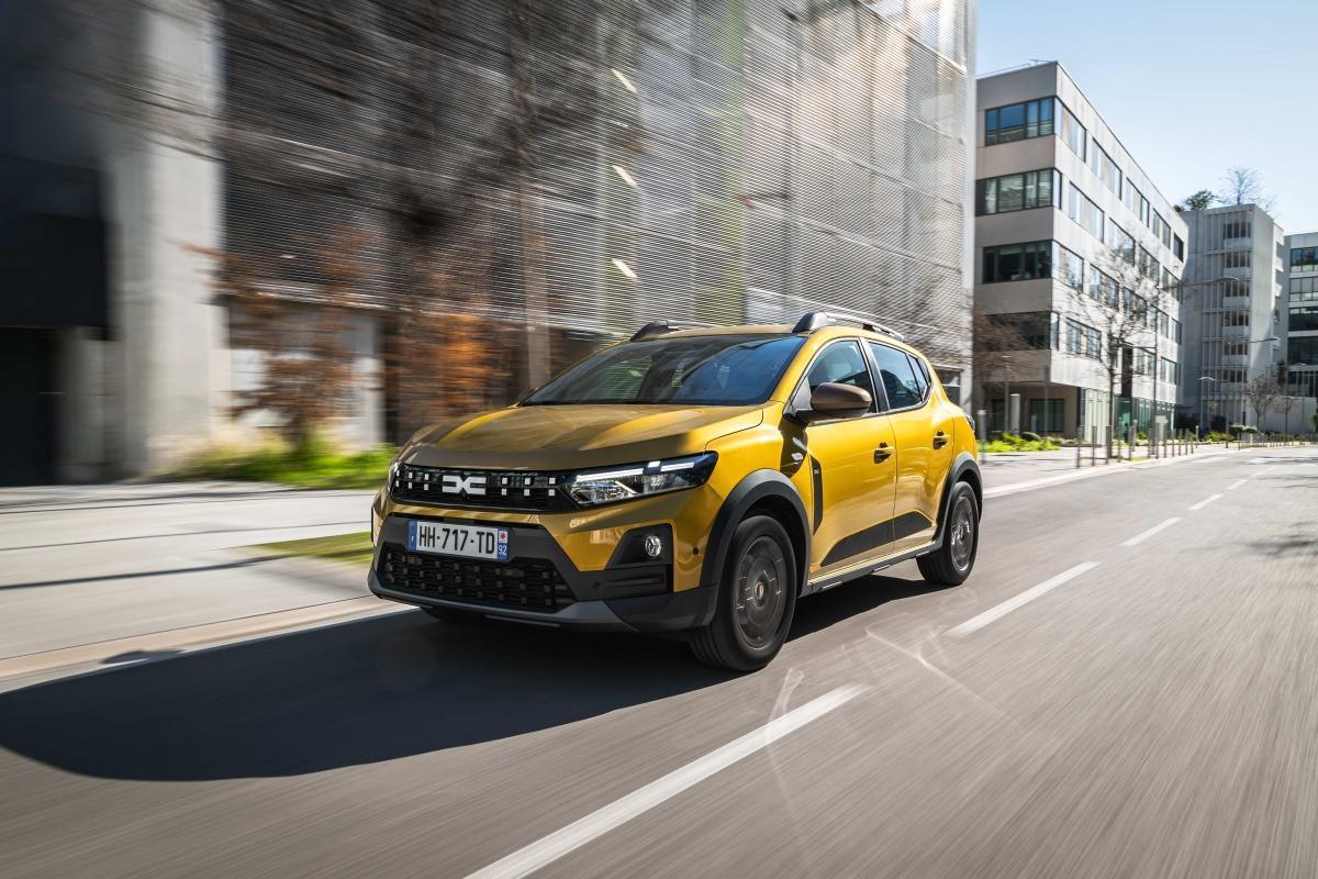 EL DACIA SANDERO Y EL SEAT IBIZA SE DISPUTAN EL LIDERATO DE VENTAS EN EL PRIMER SEMESTRE EL DACIA SANDERO Y EL SEAT IBIZA SE DISPUTAN EL LIDERATO DE VENTAS EN EL PRIMER SEMESTRE