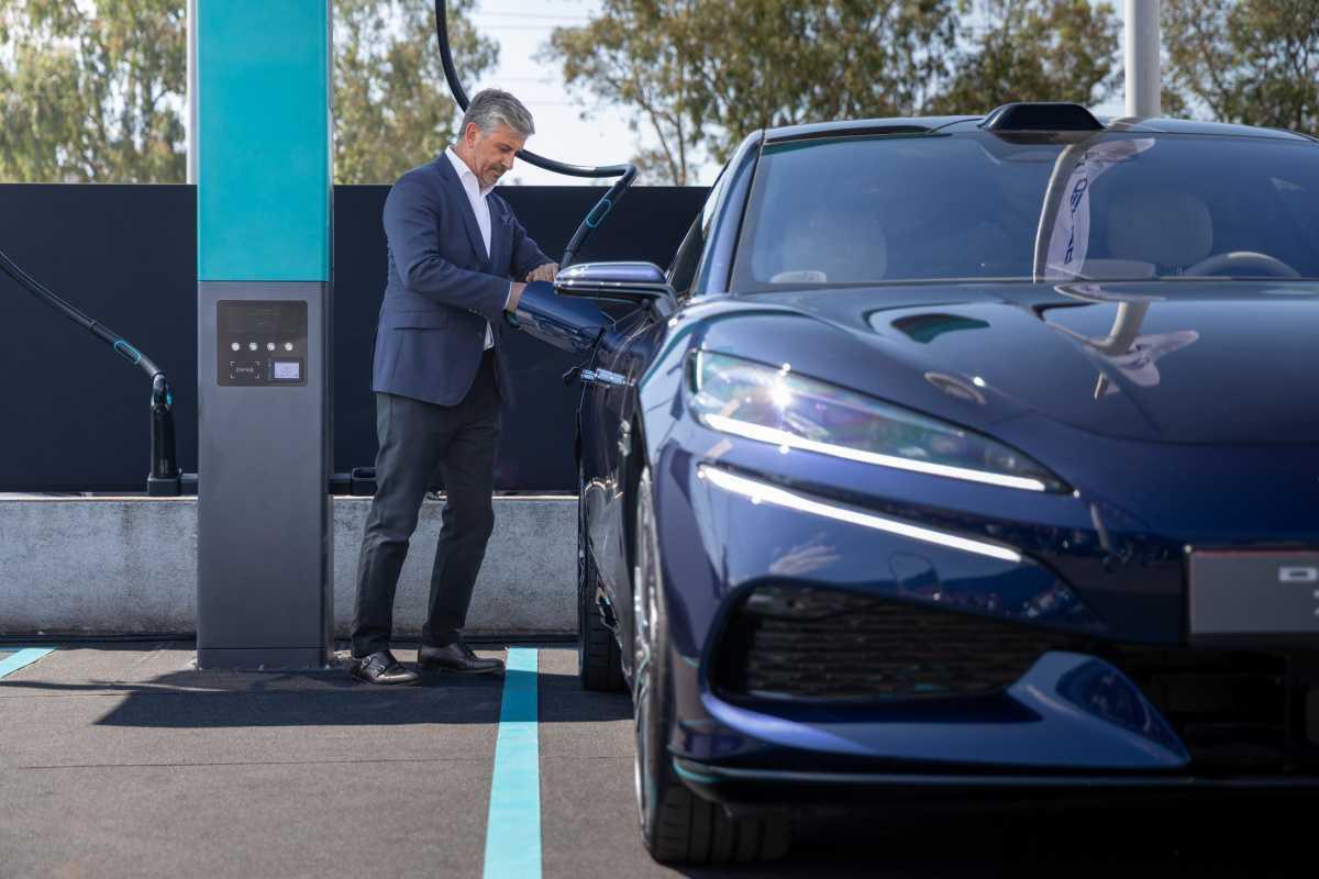HITO HISTÓRICO DE LA TECNOLOGÍA FLASH CHARGING DE BYD: EL DENZA Z9GT BATE EL RÉCORD DE VELOCIDAD DE CARGA DURANTE LA PRESENTACIÓN DE LA MARCA EN ESPAÑA