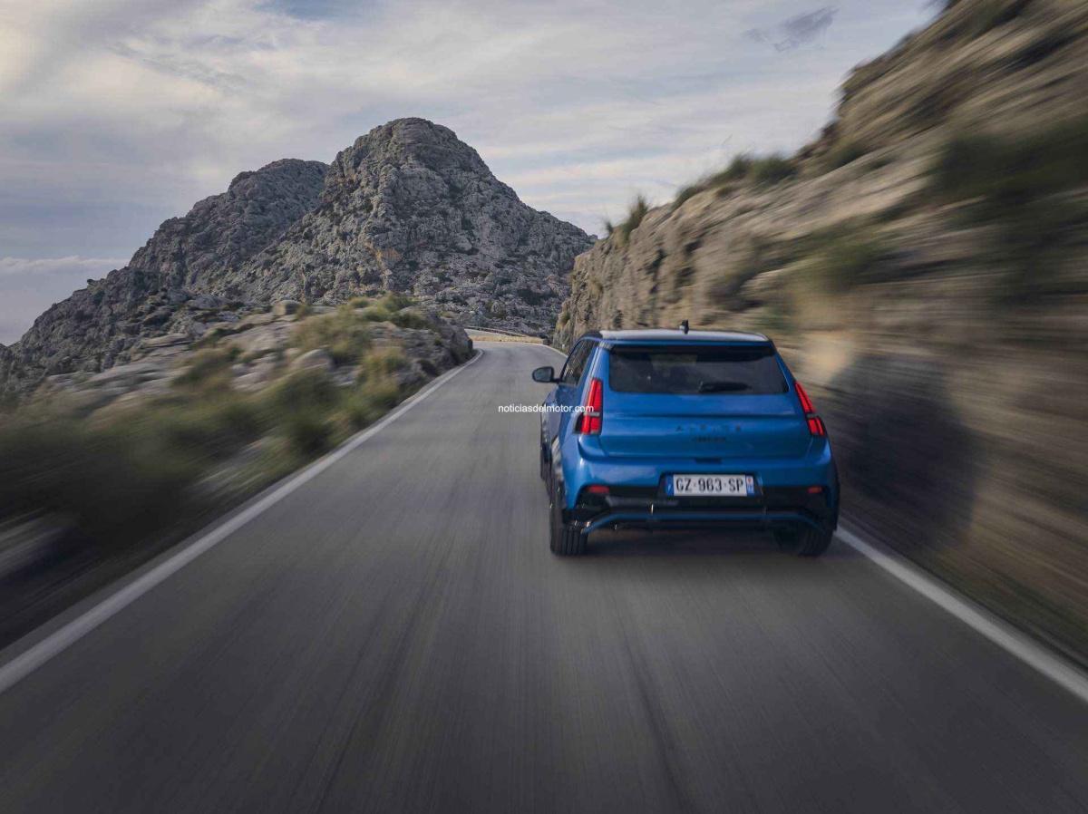 ALPINE ACELERA SU CRECIMIENTO EN ESPAÑA Y AUMENTA SUS VENTAS UN 83% IMPULSADA POR EL ÉXITO DEL A290 ALPINE ACELERA SU CRECIMIENTO EN ESPAÑA Y AUMENTA SUS VENTAS UN 83% IMPULSADA POR EL ÉXITO DEL A290