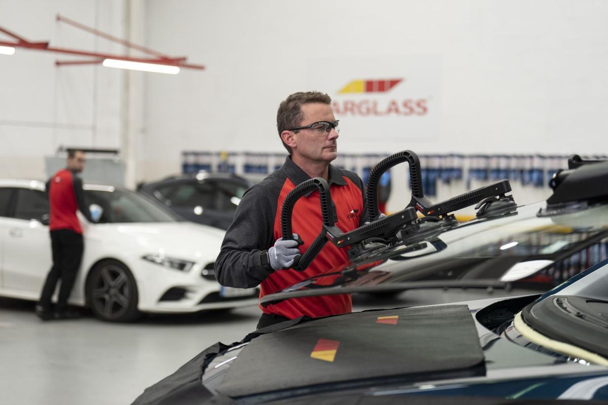 CARGLASS® ESPAÑA CUMPLE UNA DÉCADA RECALIBRANDO SISTEMAS ADAS Y SUPERA LAS 500.000 RECALIBRACIONES CARGLASS® ESPAÑA CUMPLE UNA DÉCADA RECALIBRANDO SISTEMAS ADAS Y SUPERA LAS 500.000 RECALIBRACIONES