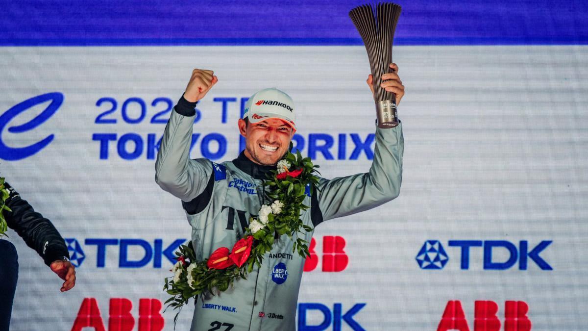 PORSCHE GANA EL TÍTULO DE CONSTRUCTORES Y DENNIS SUBE AL PODIO PORSCHE GANA EL TÍTULO DE CONSTRUCTORES Y DENNIS SUBE AL PODIO