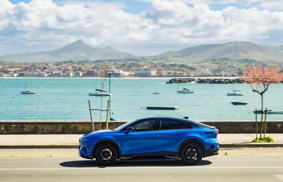 5 RAZONES PARA RECORRER EL VERANO CON EL ALPINE A390 5 RAZONES PARA RECORRER EL VERANO CON EL ALPINE A390