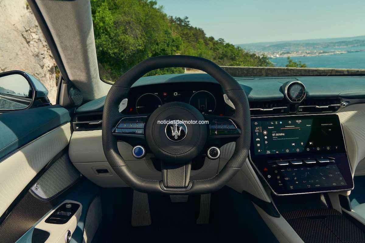EL MEDIA DRIVE PARA LOS NUEVOS MASERATI GRANTURISMO, GRANCABRIO Y GRECALE CON EL ESPECTACULAR TELÓN DE FONDO DE TRIESTE