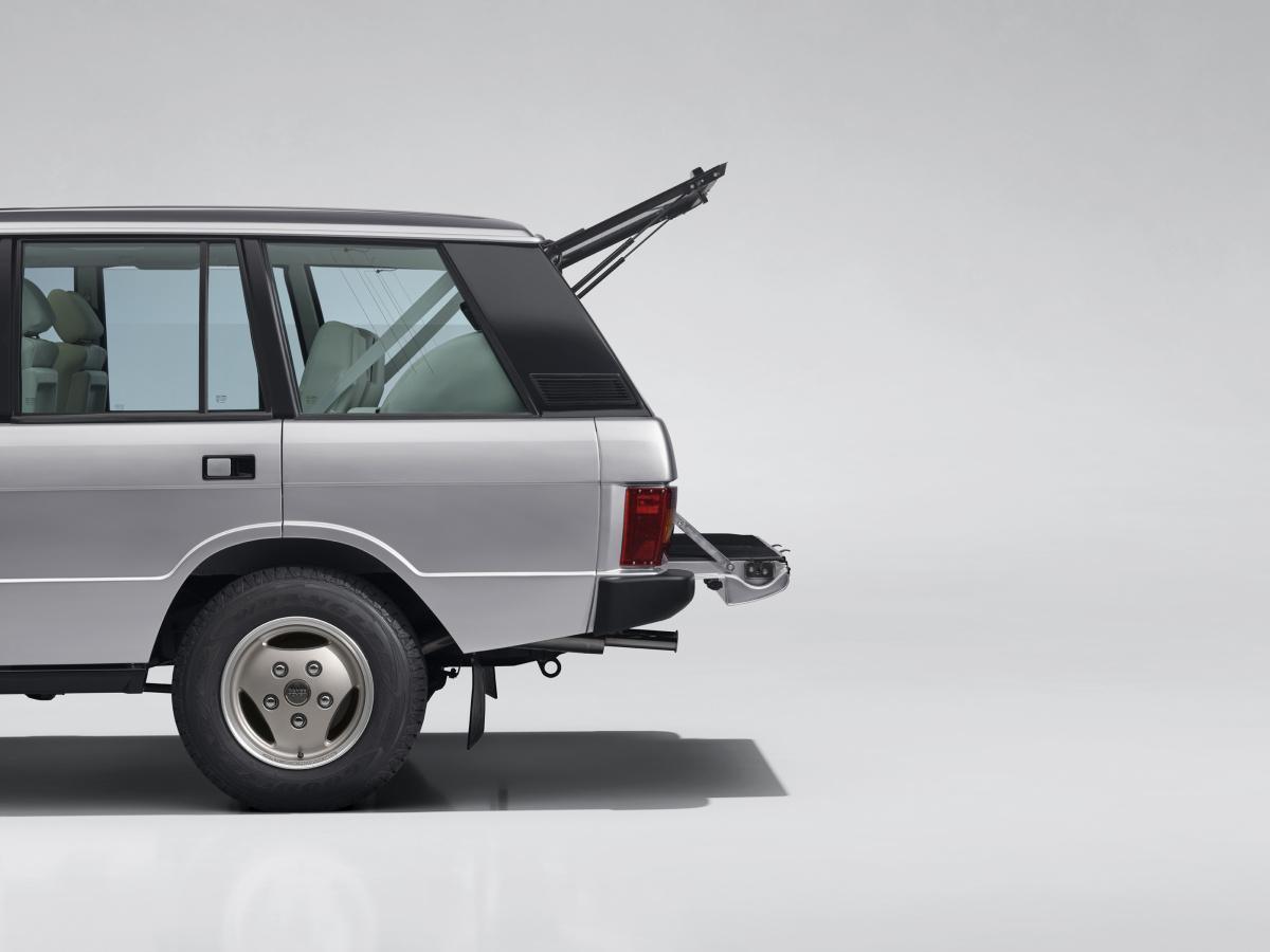 RANGE ROVER DESVELA EN PEBBLE BEACH UN RANGE ROVER CLASSIC PERSONALIZADO A JUEGO CON EL RANGE ROVER SV ULTRA