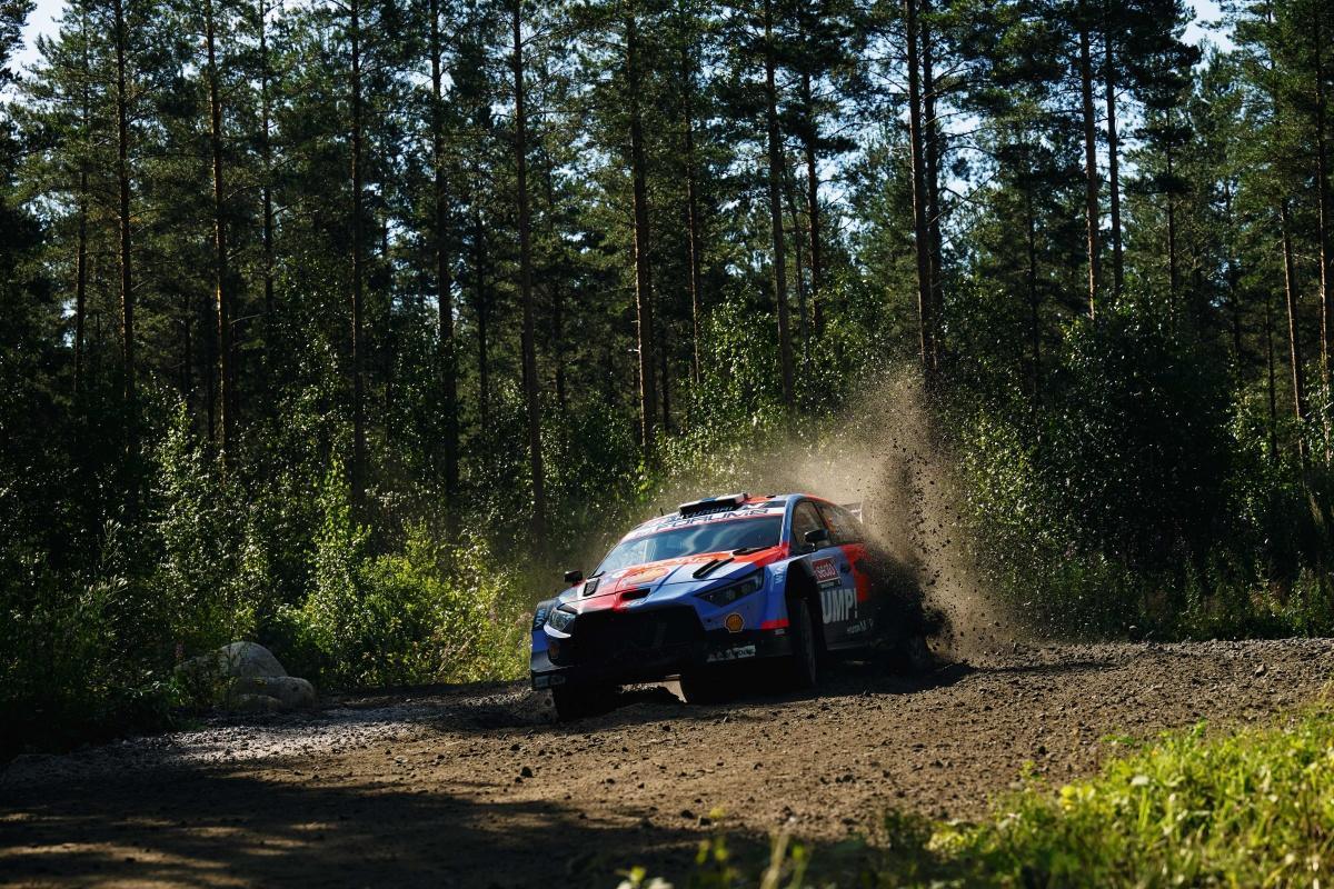 Rally de Finlandia: Hyundai Motorsport mantiene su determinación tras un viernes lleno de incidentes Rally de Finlandia: Hyundai Motorsport mantiene su determinación tras un viernes lleno de incidentes