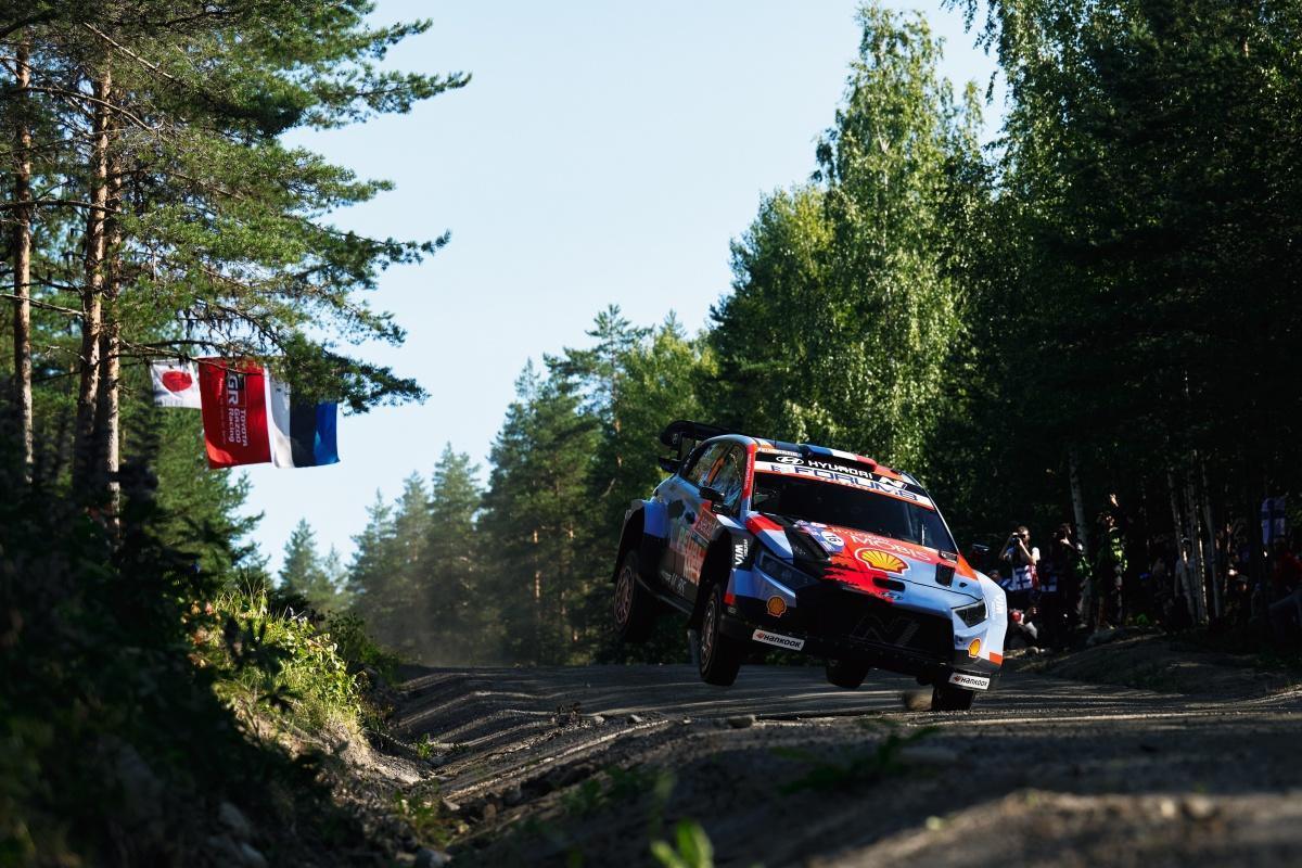 Rally de Finlandia: Hyundai Motorsport mantiene su determinación tras un viernes lleno de incidentes Rally de Finlandia: Hyundai Motorsport mantiene su determinación tras un viernes lleno de incidentes