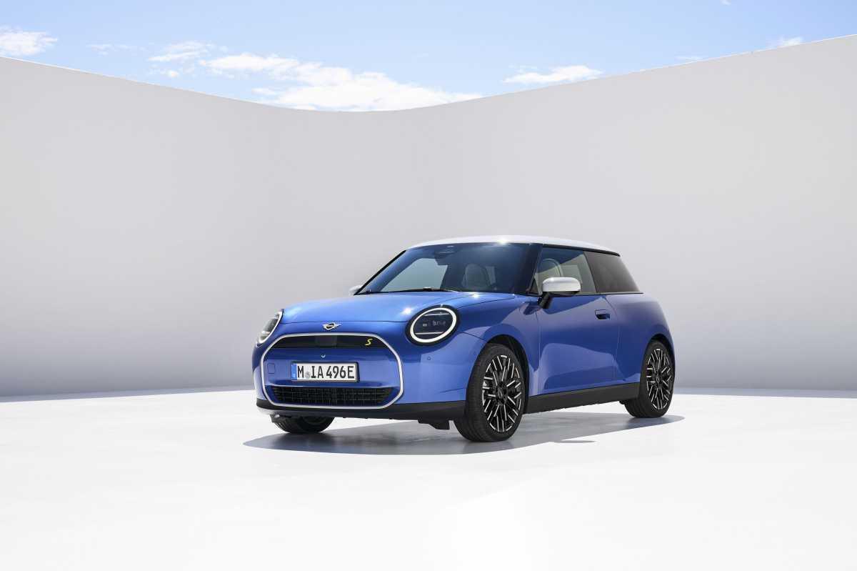 25 AÑOS DE DISEÑO MINI EN EL GRUPO BMW: DEL MINI CLÁSICO A UN NUEVO ICONO 25 AÑOS DE DISEÑO MINI EN EL GRUPO BMW: DEL MINI CLÁSICO A UN NUEVO ICONO