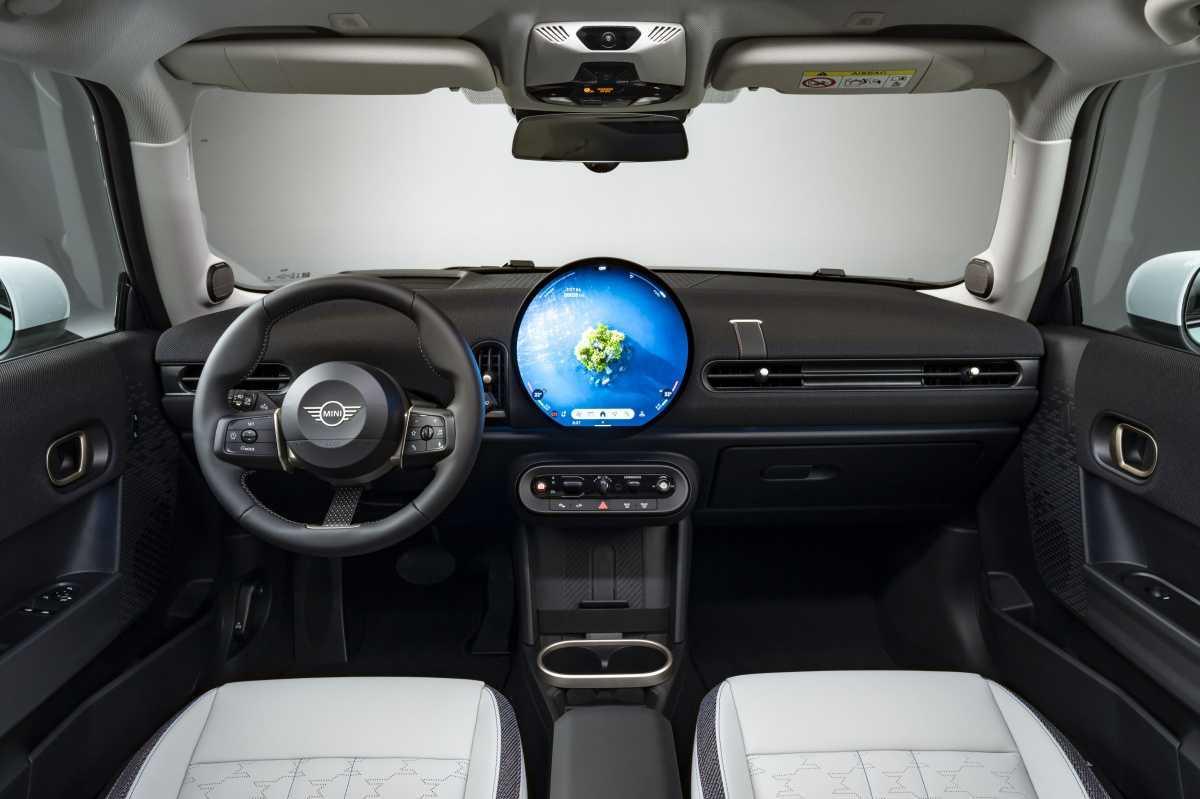 25 AÑOS DE DISEÑO MINI EN EL GRUPO BMW: DEL MINI CLÁSICO A UN NUEVO ICONO 25 AÑOS DE DISEÑO MINI EN EL GRUPO BMW: DEL MINI CLÁSICO A UN NUEVO ICONO