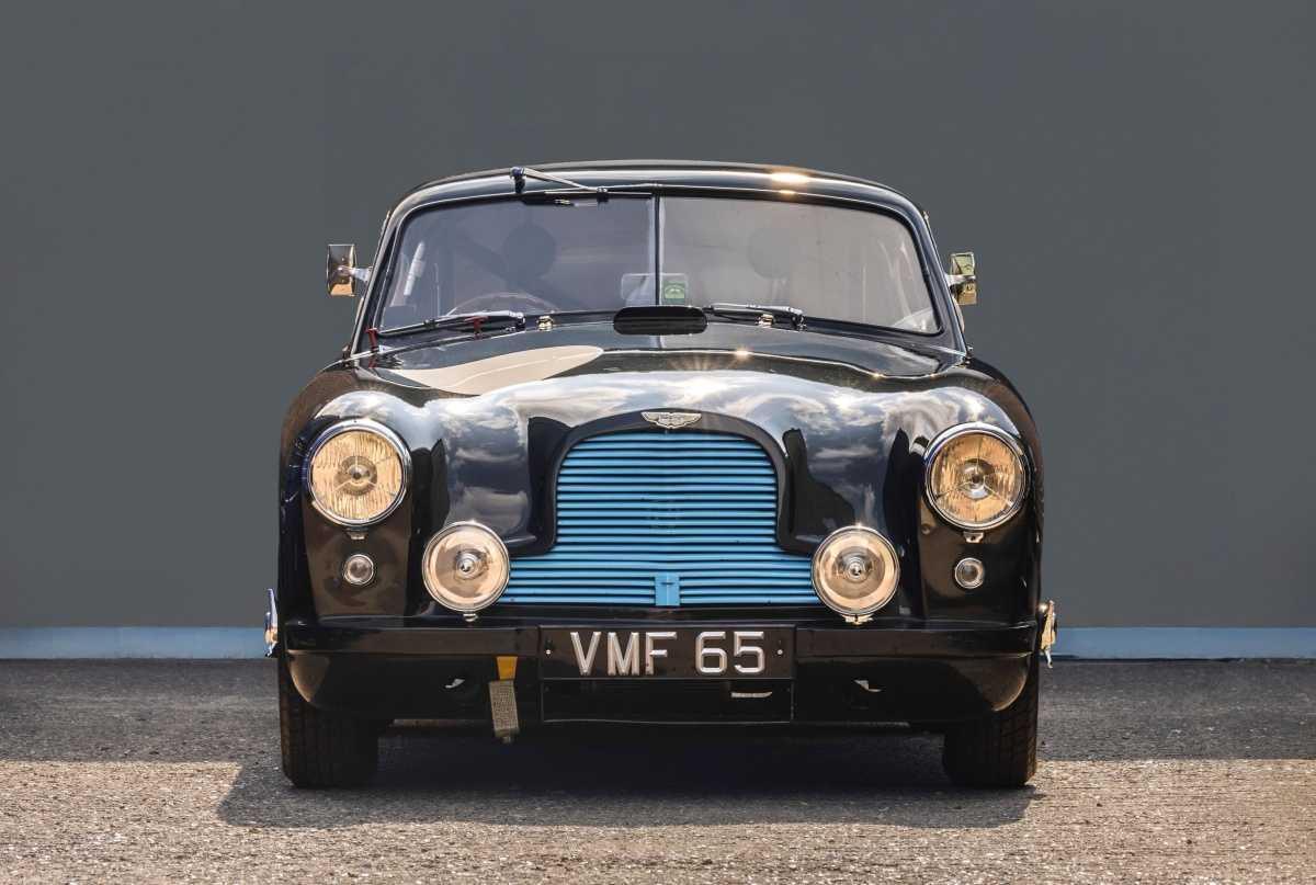 ASTON MARTIN RINDE HOMENAJE A SU TRADICIÓN EN LAS CARRERAS DURANTE LA MONTEREY CAR WEEK ASTON MARTIN RINDE HOMENAJE A SU TRADICIÓN EN LAS CARRERAS DURANTE LA MONTEREY CAR WEEK