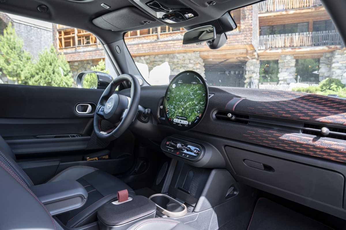 INSPIRADO EN EL MUNDO DEL MOTOR: EL MINI JOHN COOPER WORKS CON ACCESORIOS ORIGINALES INSPIRADO EN EL MUNDO DEL MOTOR: EL MINI JOHN COOPER WORKS CON ACCESORIOS ORIGINALES