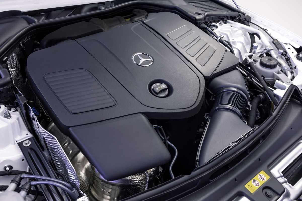EL NUEVO MERCEDES-BENZ CLASE C: FUERZA REFINADA. LEGADO EN CONTINUIDAD EL NUEVO MERCEDES-BENZ CLASE C: FUERZA REFINADA. LEGADO EN CONTINUIDAD