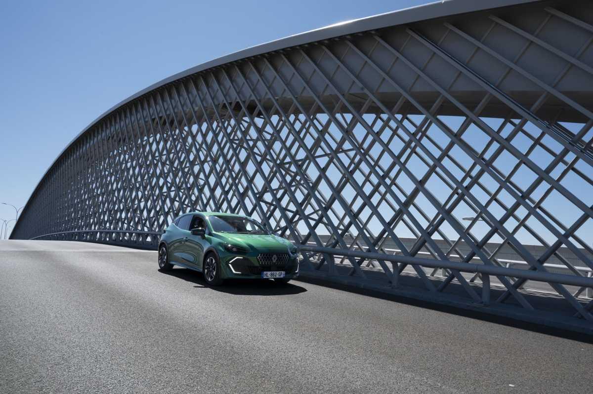 RENAULT CLIO VI: EL UTILITARIO CON ETIQUETA ECO QUE SE ADAPTA A CADA CONDUCTOR, DESDE EL AHORRO DEL GLP HASTA LA EFICIENCIA HÍBRIDA E-TECH