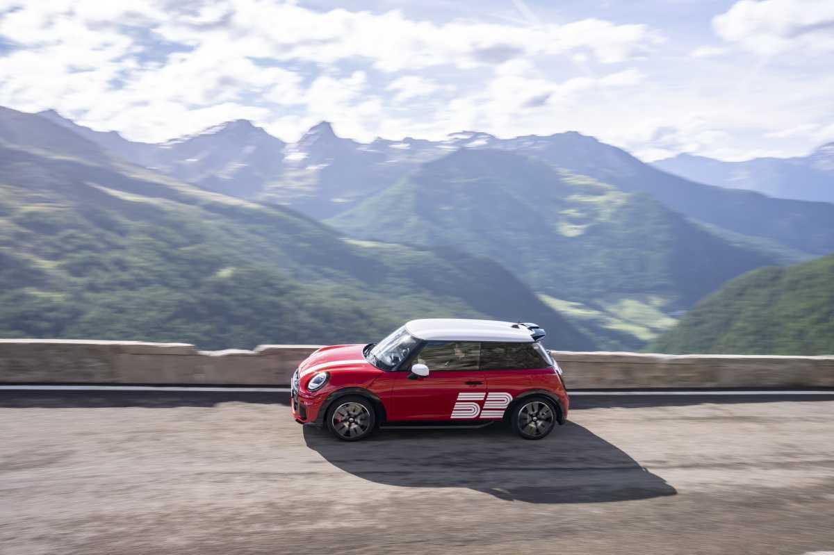 MINI 1965 VICTORY EDITION: UNA EDICIÓN ESPECIAL QUE DA CONTINUIDAD A UN RICO LEGADO EN EL MUNDO DEL AUTOMOVILISMO MINI 1965 VICTORY EDITION: UNA EDICIÓN ESPECIAL QUE DA CONTINUIDAD A UN RICO LEGADO EN EL MUNDO DEL AUTOMOVILISMO