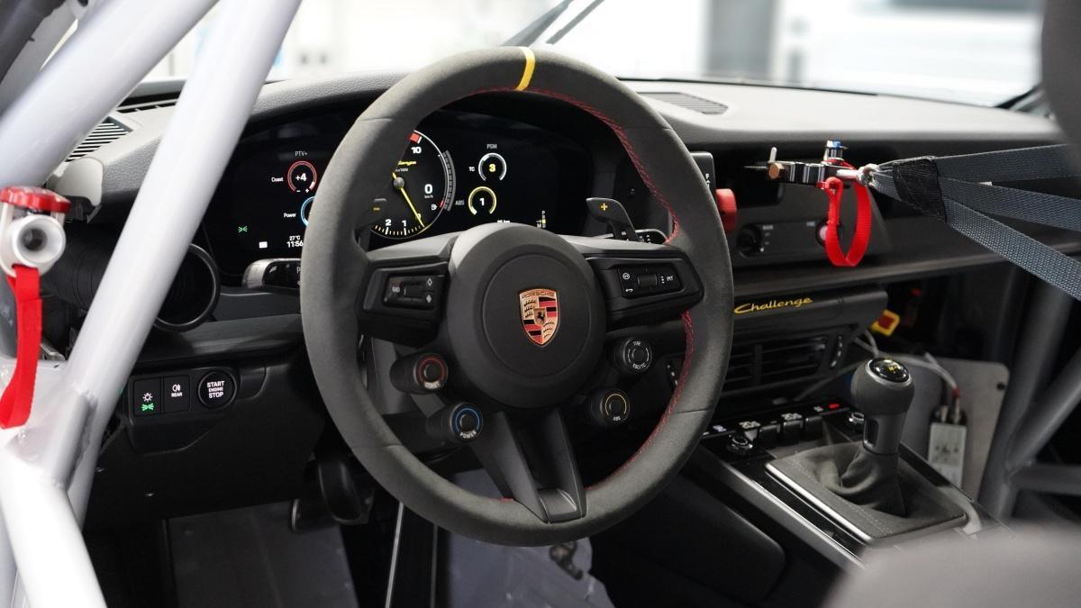 NUEVO 911 CHALLENGE: UN VERDADERO COCHE DE COMPETICIÓN