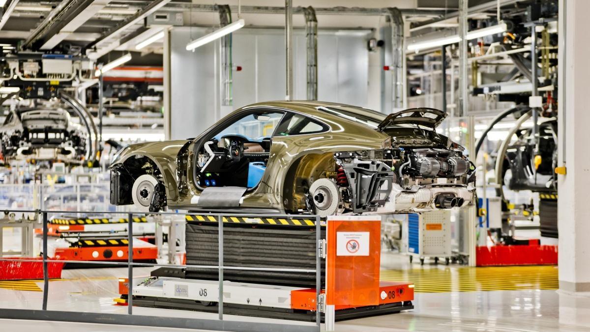 PORSCHE GT3 BERGSPORT: HOMENAJE A LA CONDUCCIÓN ALPINA PORSCHE GT3 BERGSPORT: HOMENAJE A LA CONDUCCIÓN ALPINA