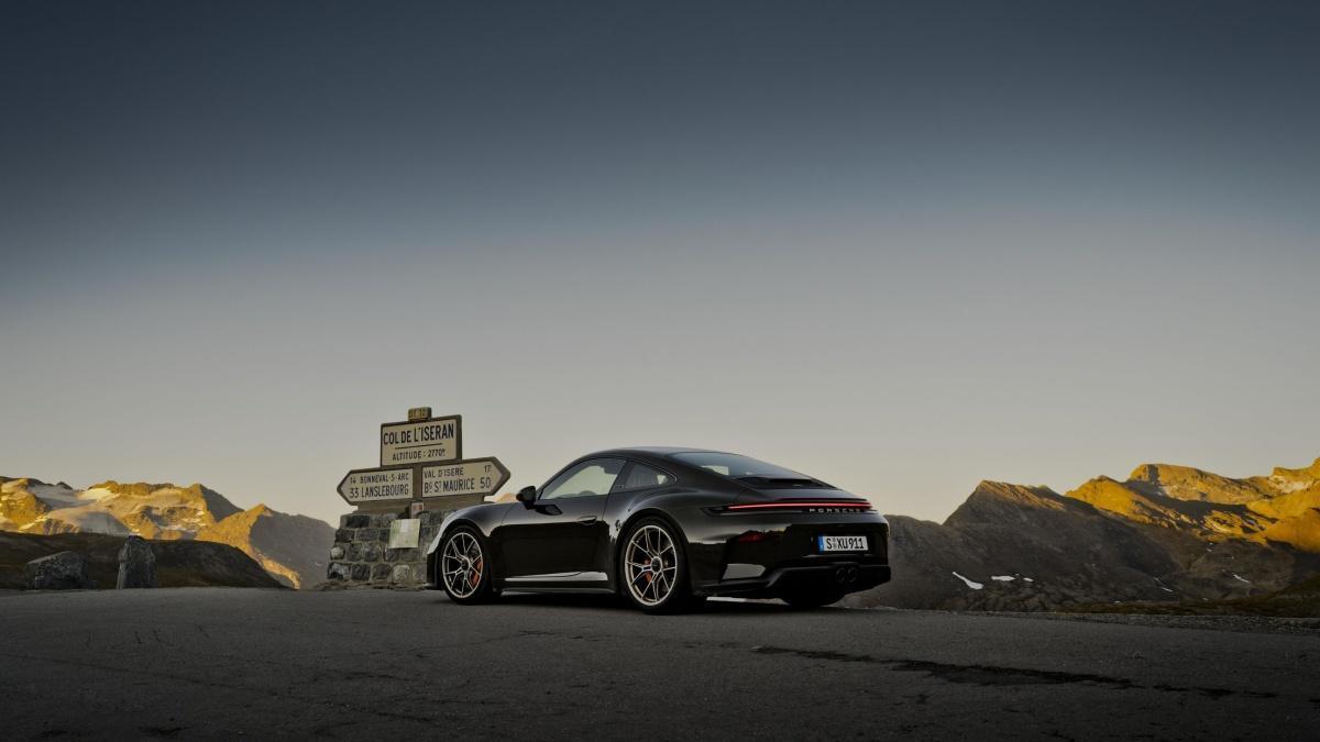 PORSCHE GT3 BERGSPORT: HOMENAJE A LA CONDUCCIÓN ALPINA PORSCHE GT3 BERGSPORT: HOMENAJE A LA CONDUCCIÓN ALPINA
