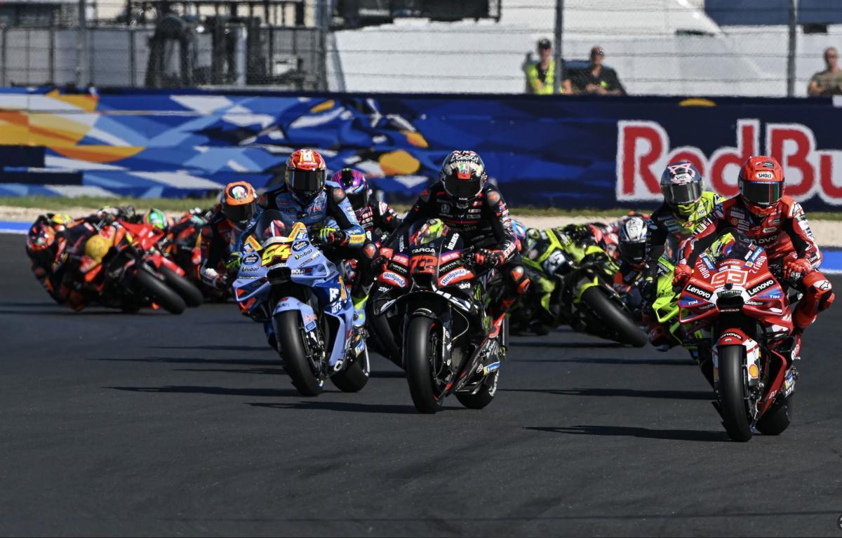 Marc Márquez se adjudica un tenso duelo ante Bezzecchi en Misano