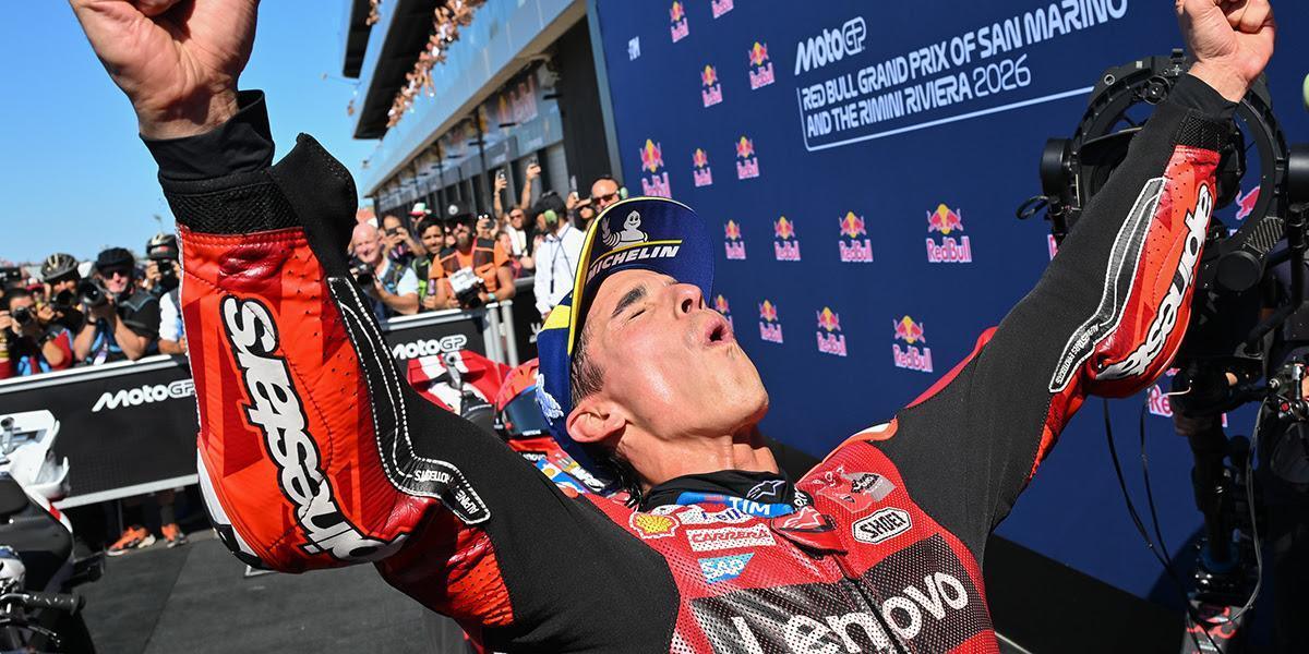  Márquez SACA REDITO DEL ERROR DE Bezzecchi Y SE AUPA AL LIDERATO