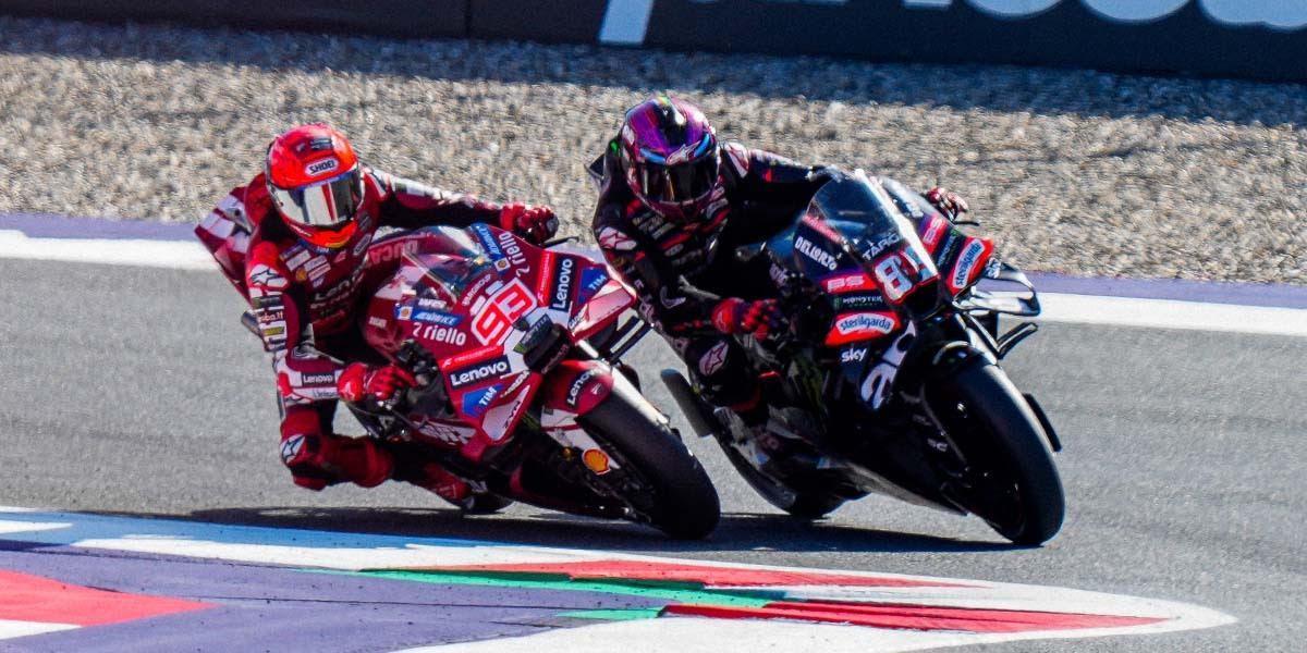 Acosta resiste el ataque de Aprilia para conquistar una soñada primera victoria Acosta resiste el ataque de Aprilia para conquistar una soñada primera victoria