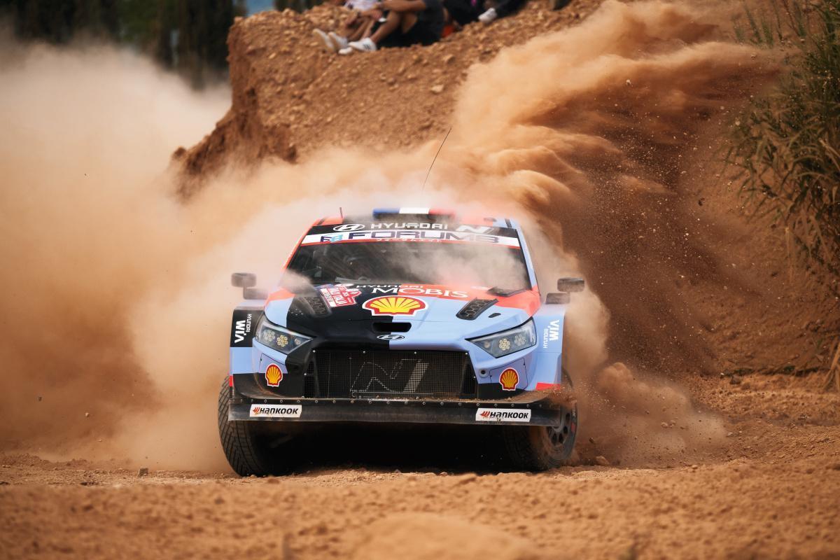 WRC:Fourmaux remonta en un sábado difícil en Cerdeña