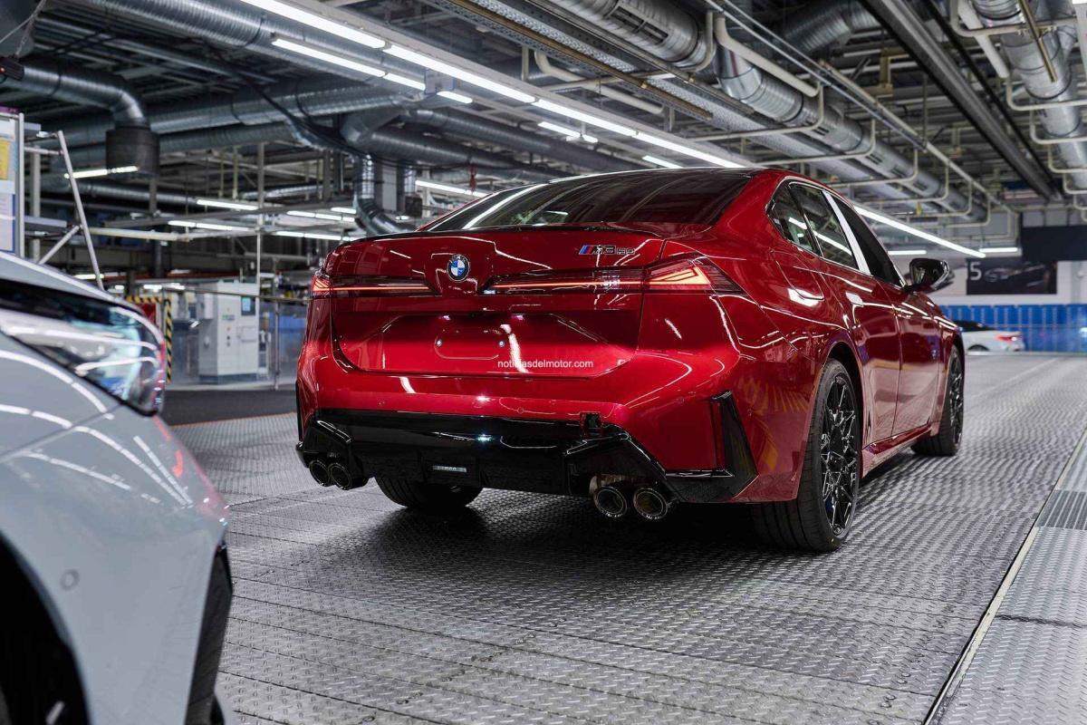 BMW INVERTIRÁ ALREDEDOR DE 2.000 MILLONES DE EUROS EN LA PRODUCCIÓN DE LA NUEVA GENERACIÓN DEL BMW SERIE 3 BMW INVERTIRÁ ALREDEDOR DE 2.000 MILLONES DE EUROS EN LA PRODUCCIÓN DE LA NUEVA GENERACIÓN DEL BMW SERIE 3