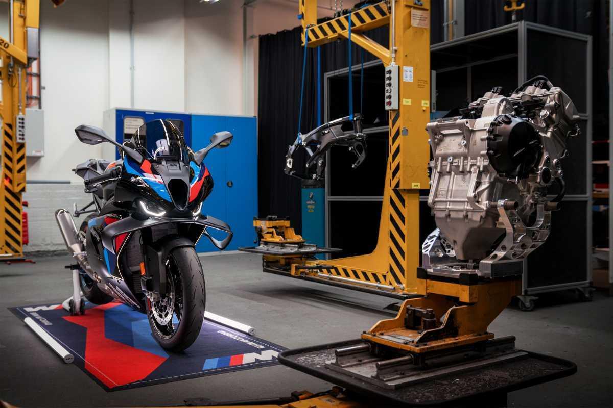 TECNOLOGÍA DE COMPETICIÓN PARA LA CARRETERA: EL NUEVO CHASIS M MOTORSPORT PARA LA BMW M 1000 RR TECNOLOGÍA DE COMPETICIÓN PARA LA CARRETERA: EL NUEVO CHASIS M MOTORSPORT PARA LA BMW M 1000 RR