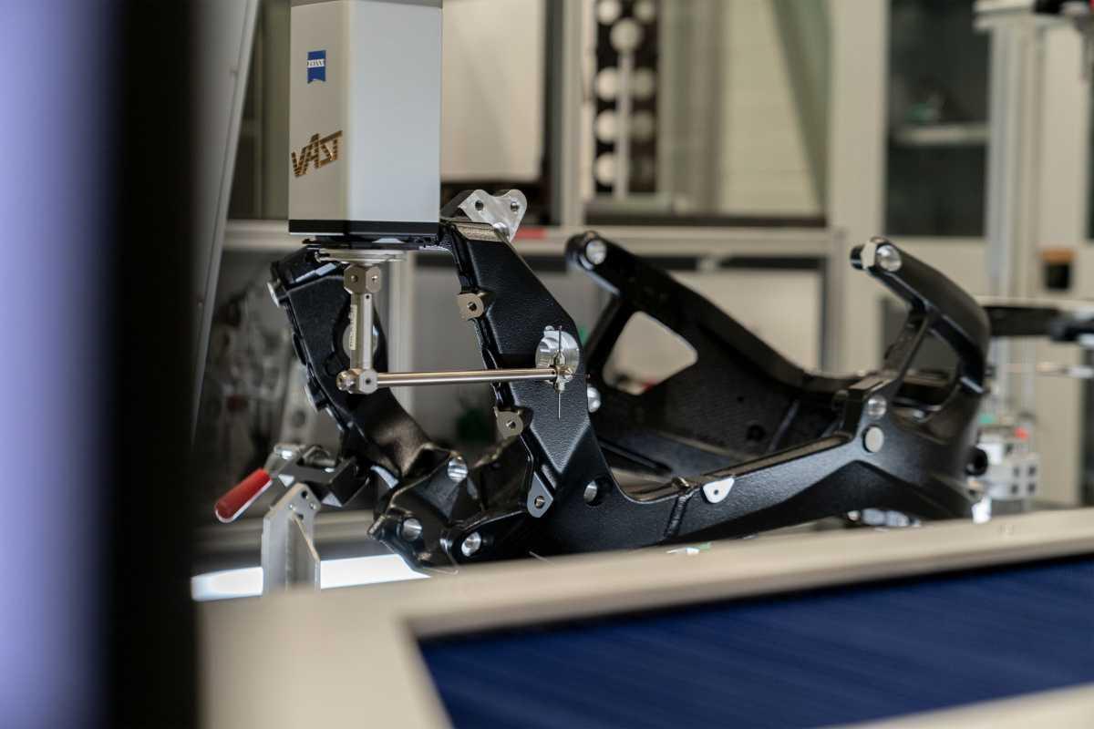 TECNOLOGÍA DE COMPETICIÓN PARA LA CARRETERA: EL NUEVO CHASIS M MOTORSPORT PARA LA BMW M 1000 RR