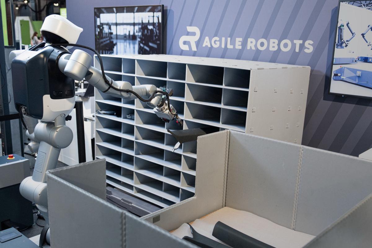 AGILE ROBOTS Y AUDI TRANSFORMARÁN LA LOGÍSTICA DEL AUTOMÓVIL CON ROBOTS HUMANOIDES, CON EL APOYO DE DASSAULT SYSTÈMES Y NVIDIA AGILE ROBOTS Y AUDI TRANSFORMARÁN LA LOGÍSTICA DEL AUTOMÓVIL CON ROBOTS HUMANOIDES, CON EL APOYO DE DASSAULT SYSTÈMES Y NVIDIA