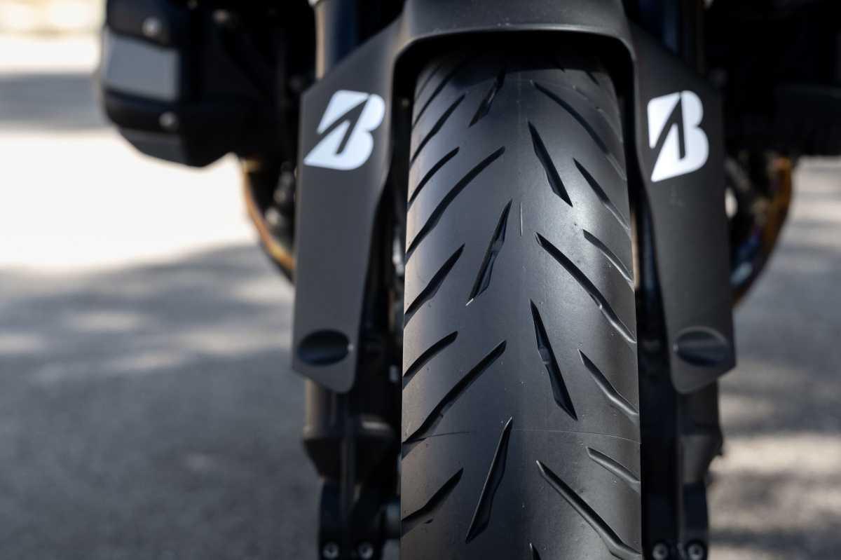 BRIDGESTONE LANZA EL NEUMÁTICO DE MOTO BATTLAX ADVENTURE A42