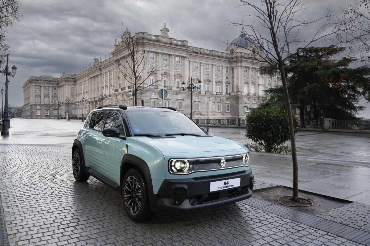 RENAULT FACILITA LOS VIAJES ELÉCTRICOS CON UNA AMPLIA RED DE RECARGA Y TARIFAS PREFERENTES RENAULT FACILITA LOS VIAJES ELÉCTRICOS CON UNA AMPLIA RED DE RECARGA Y TARIFAS PREFERENTES