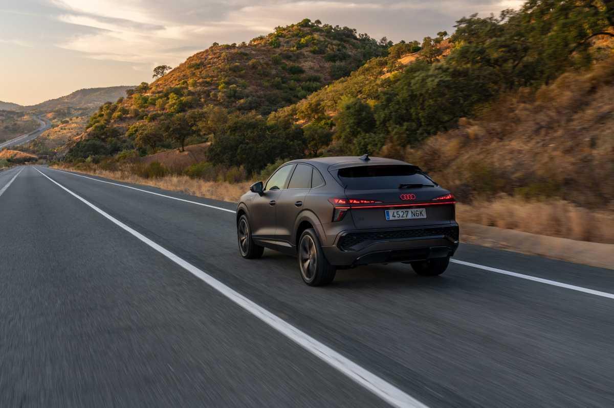 EL AUDI Q3 AMPLÍA SU OFERTA HÍBRIDA ENCHUFABLE Y REFUERZA LA GAMA TFSI CON MÁS POTENCIA Y ELECTRIFICACIÓN