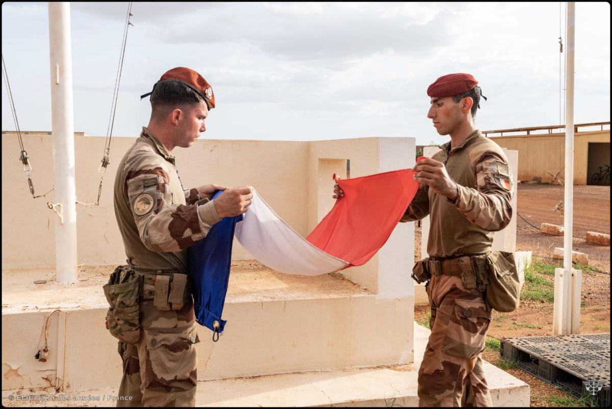 Fin de la présence militaire française au Sahel : la dernière base au Tchad rétrocédée