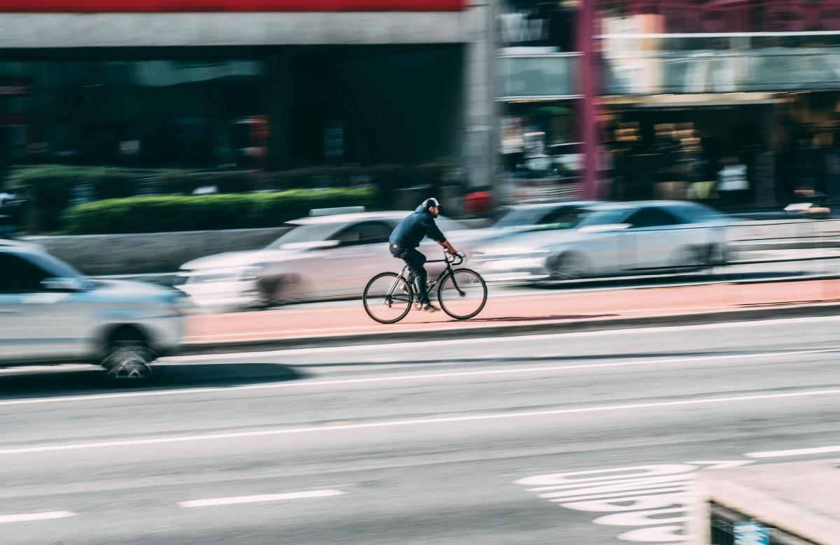 L'Afrique face au défi d'une mobilité durable : entre expansion automobile et transition électrique 