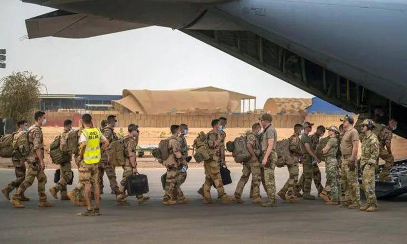 La France remet la base Contre-Amiral Protet au Sénégal