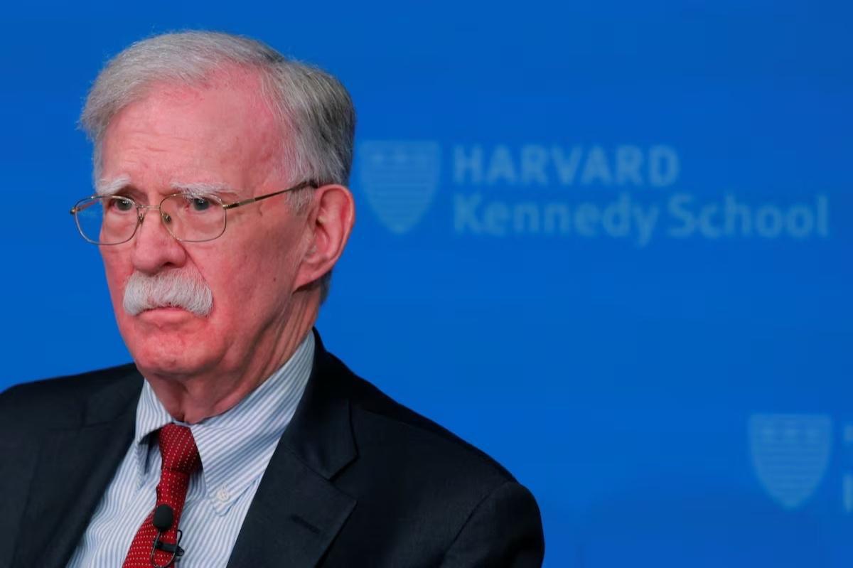 L'ex-conseiller de Trump John Bolton inculpé : le défenseur du Polisario face à la justice 