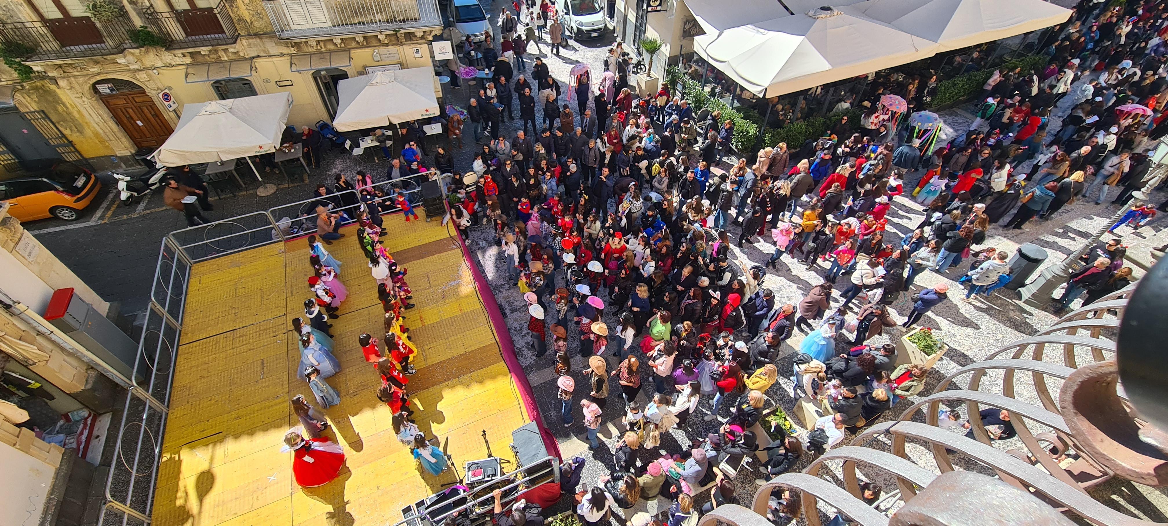 Animazione Piazza Municipio ragazzi Istituto Pietro Carrera - Spazio Danza Martina Modica