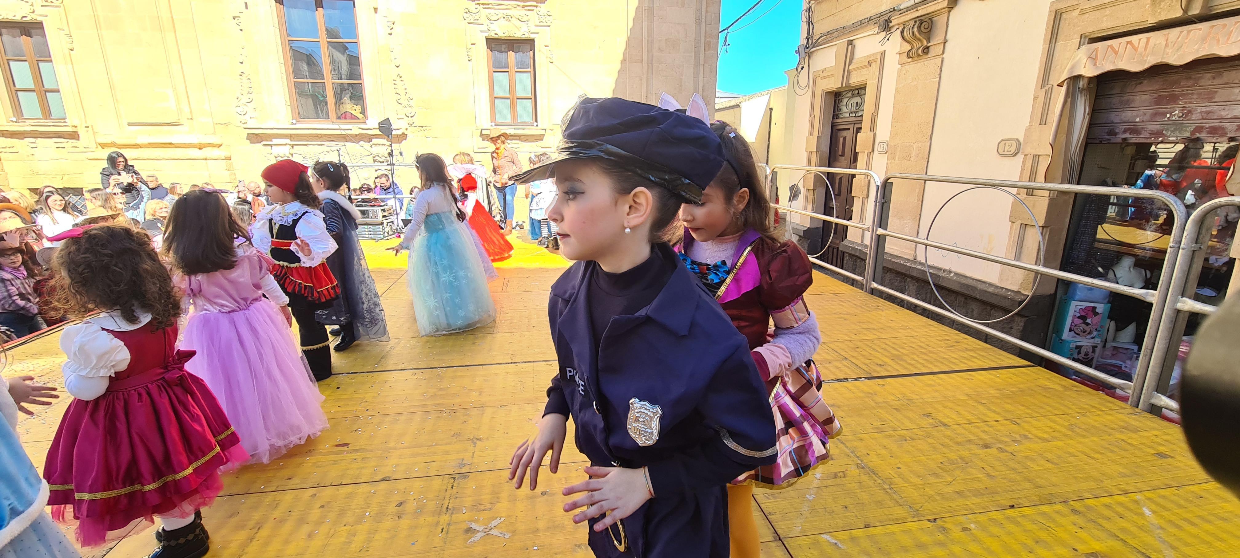 Animazione Piazza Municipio ragazzi Istituto Pietro Carrera - Spazio Danza Martina Modica