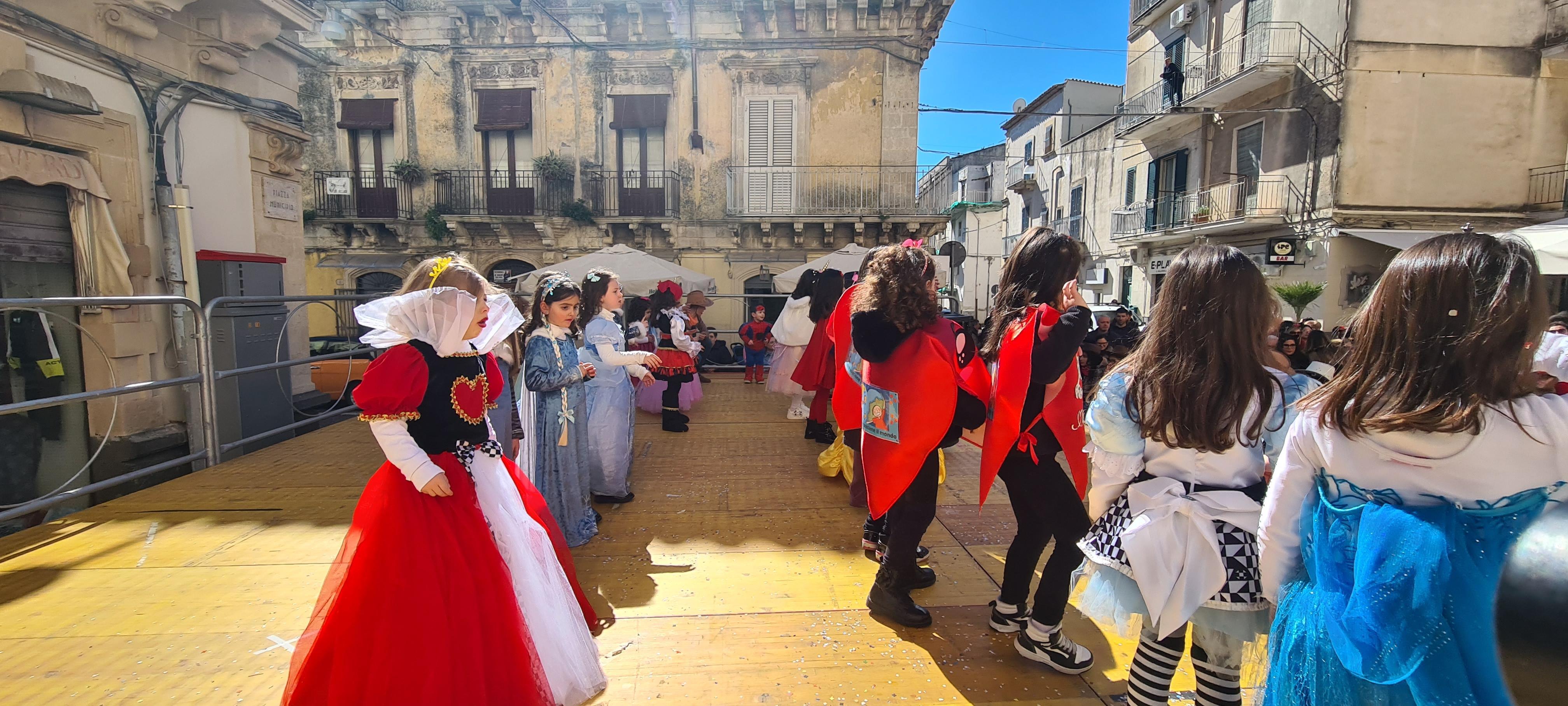 Animazione Piazza Municipio ragazzi Istituto Pietro Carrera - Spazio Danza Martina Modica