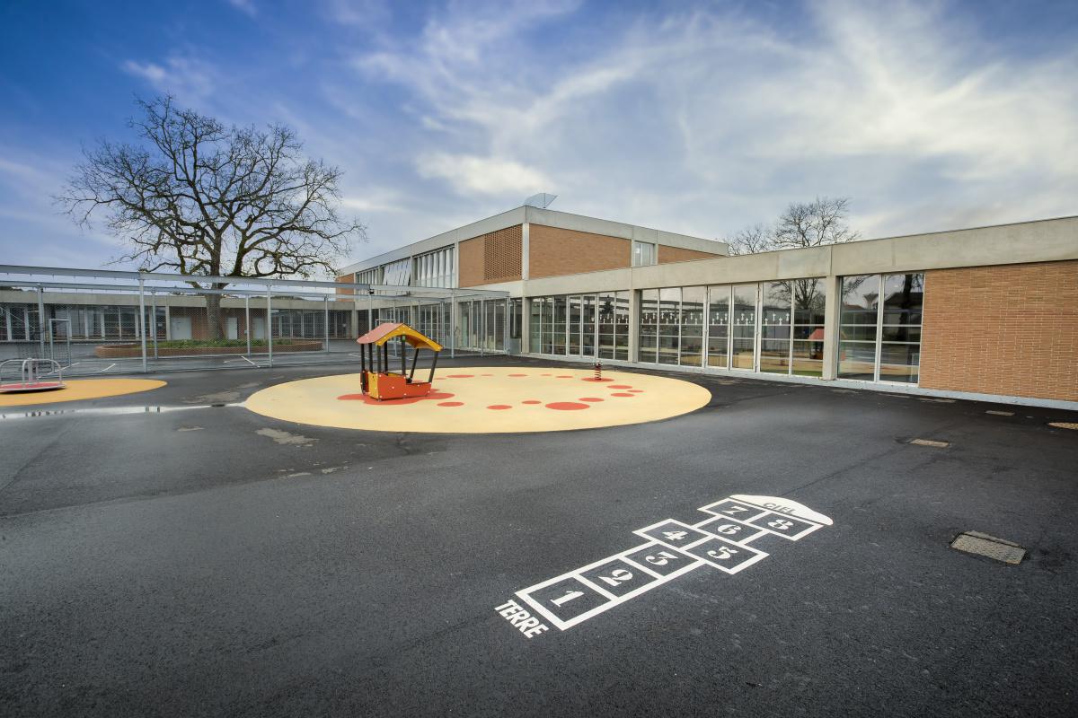 Equipements scolaires et universitaires Equipements scolaires et universitaires